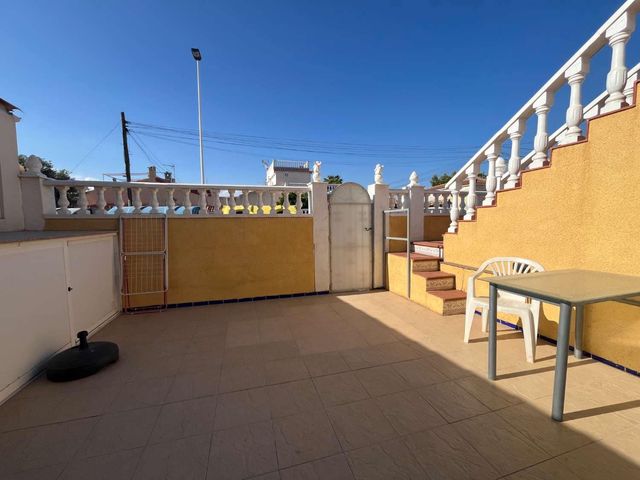 Bungalow de 2 habitaciones en Torrevieja en venta - 134.990 € (Ref: 9959216)