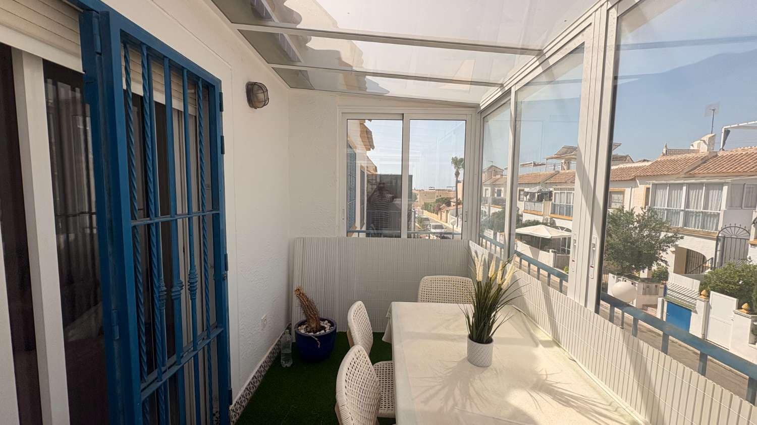 2 soveværelse Strandlejlighed til salg i Orihuela med swimmingpool - € 169.000 (Ref: 9962051)