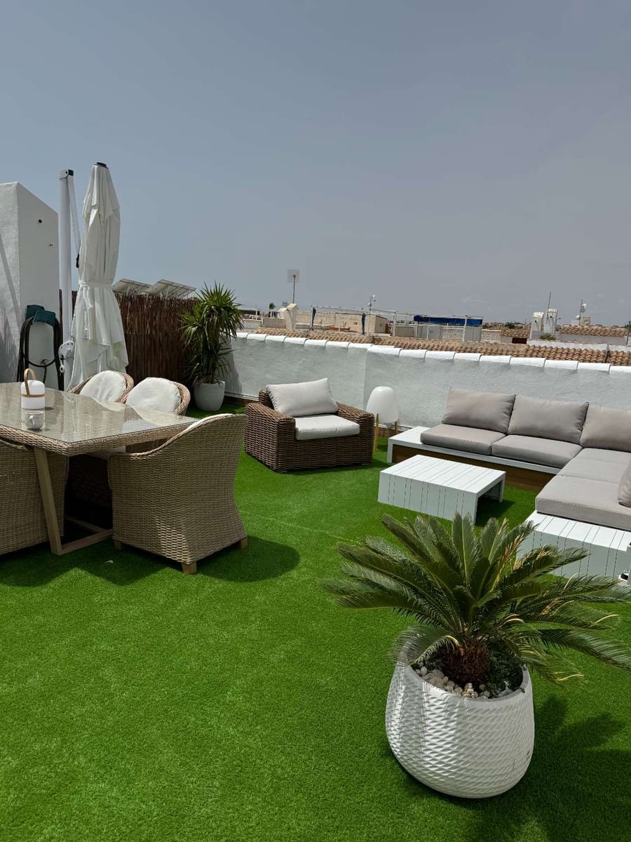 2 soveværelse Strandlejlighed til salg i Orihuela med swimmingpool - € 169.000 (Ref: 9962051)