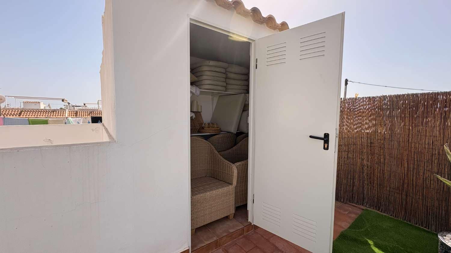 2 soveværelse Strandlejlighed til salg i Orihuela med swimmingpool - € 169.000 (Ref: 9962051)