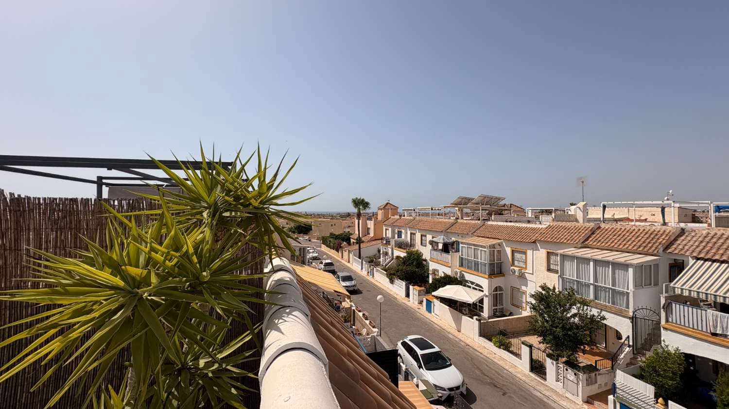 2 soveværelse Strandlejlighed til salg i Orihuela med swimmingpool - € 169.000 (Ref: 9962051)