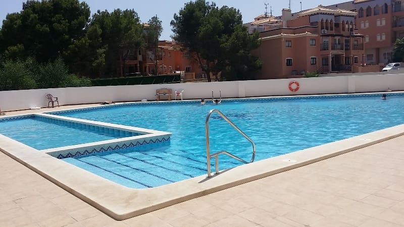 2 soveværelse Strandlejlighed til salg i Playa Flamenca med swimmingpool - € 165.000 (Ref: 9969235)