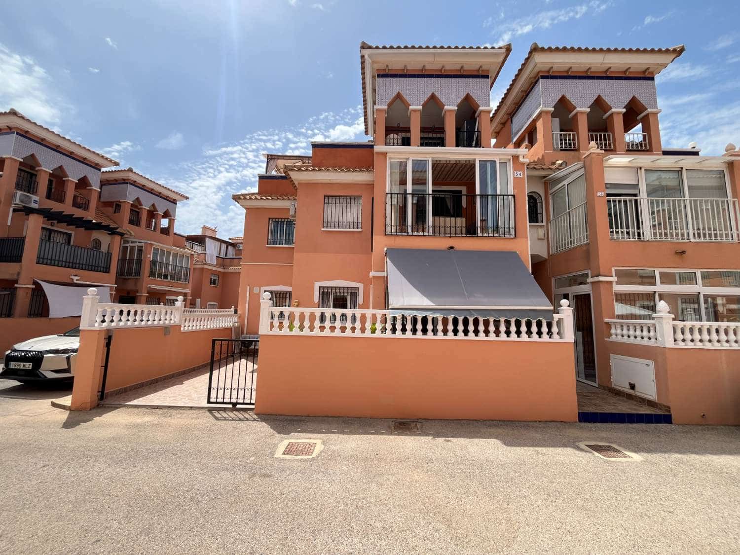2 soveværelse Strandlejlighed til salg i Playa Flamenca med swimmingpool - € 165.000 (Ref: 9969235)