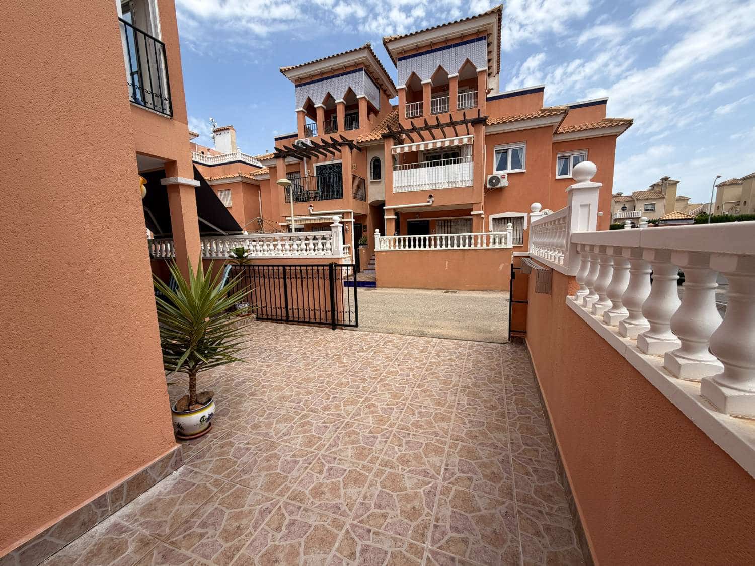 2 soveværelse Strandlejlighed til salg i Playa Flamenca med swimmingpool - € 165.000 (Ref: 9969235)