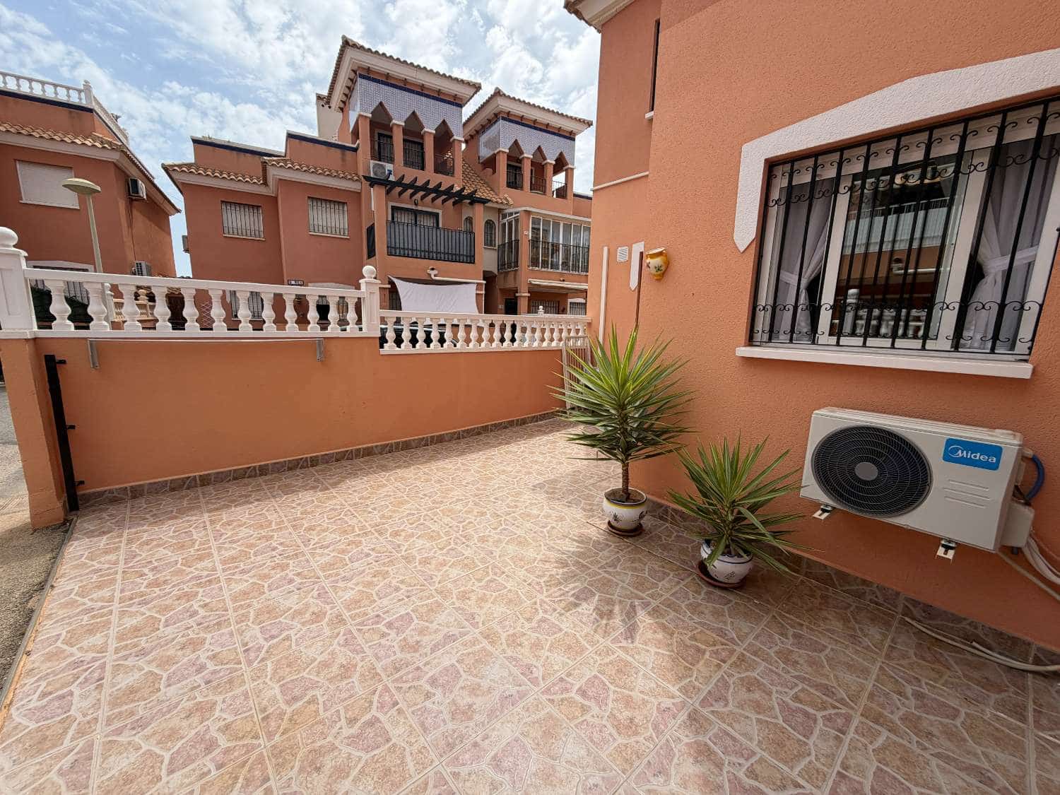 2 soveværelse Strandlejlighed til salg i Playa Flamenca med swimmingpool - € 165.000 (Ref: 9969235)