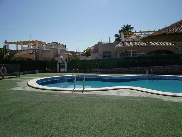 Bungalow de 2 habitaciones en Orihuela en venta con piscina - 214.000 € (Ref: 9984422)