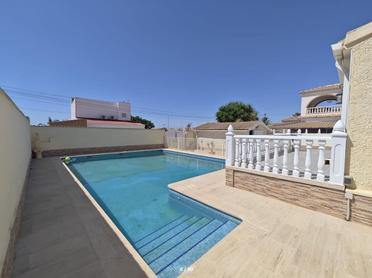 2 bedroom Villa for sale in Orihuela with pool garage - € 385,000 (Ref: 9990224)