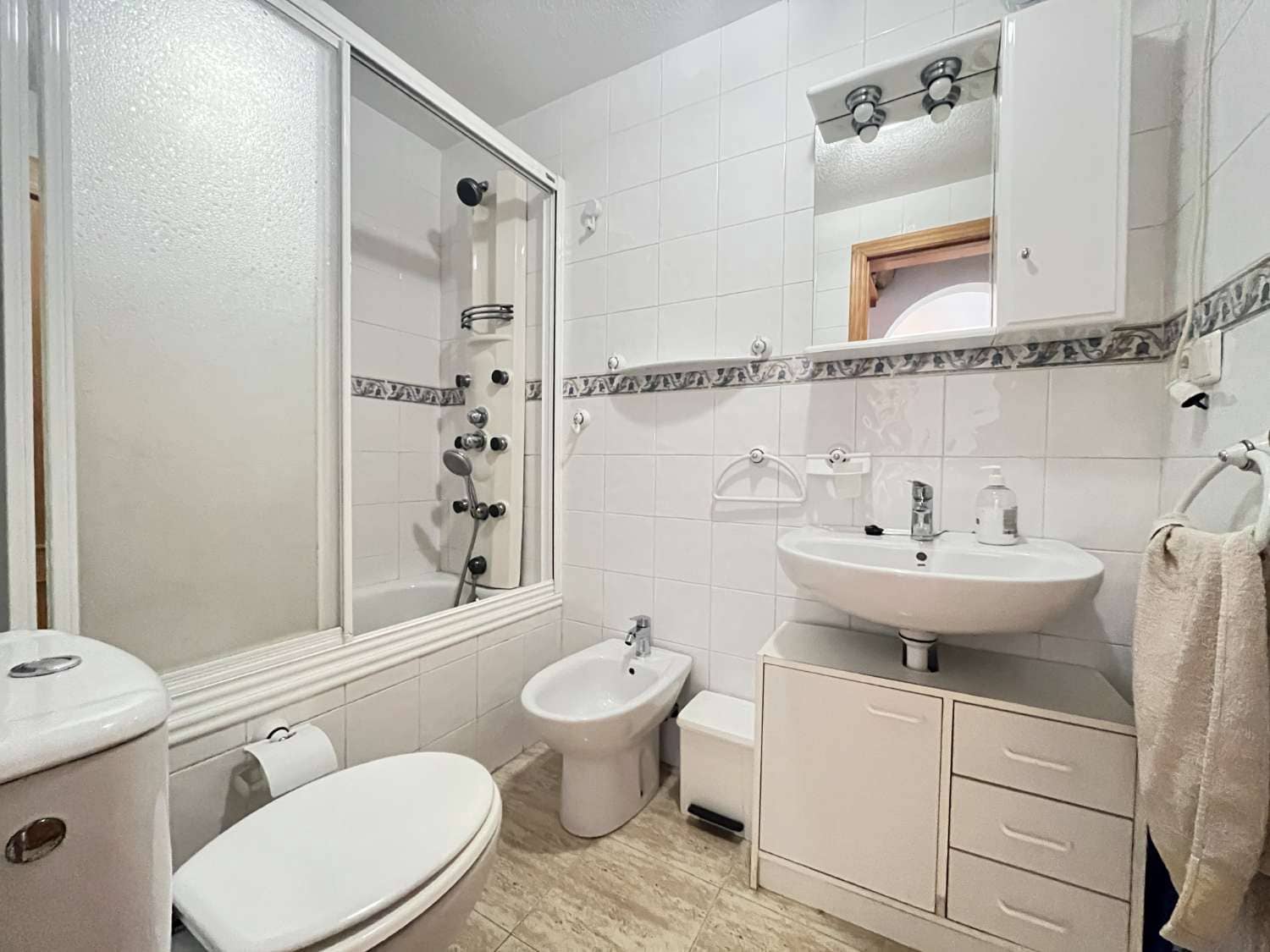 2 sypialnia Apartament przy plaży na sprzedaż w Orihuela z basenem - 155 000 € (Ref: 9993847)