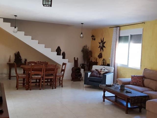 8 bedroom Villa for sale in Moralet with pool garage - € 735,000 (Ref: 7771998)