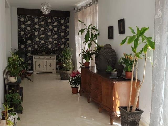 8 bedroom Villa for sale in Moralet with pool garage - € 735,000 (Ref: 7771998)