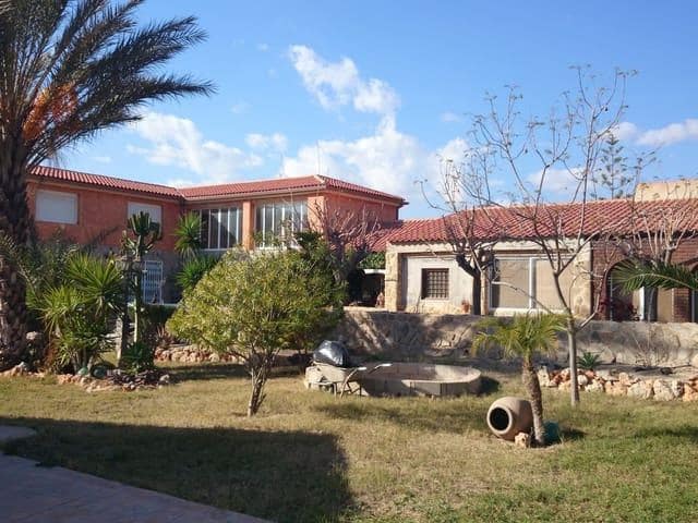 8 bedroom Villa for sale in Moralet with pool garage - € 735,000 (Ref: 7771998)