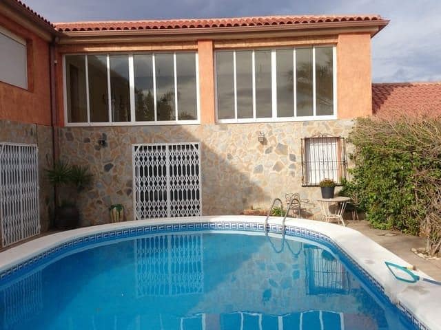 8 bedroom Villa for sale in Moralet with pool garage - € 735,000 (Ref: 7771998)