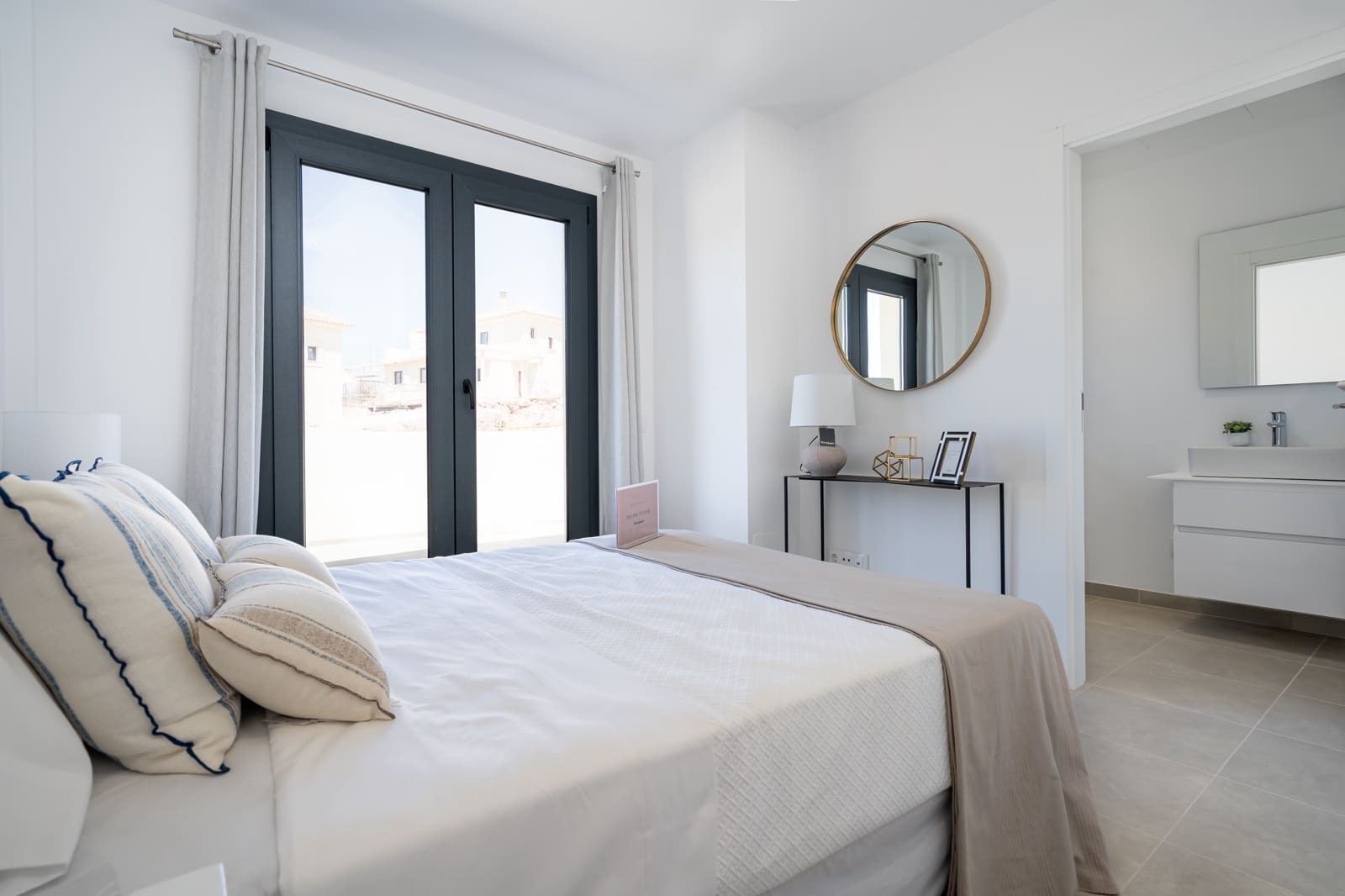 2 soverom Rekkehus til salgs i Cala Romantica med svømmebasseng garasje - € 385 000 (Ref: 9005441)