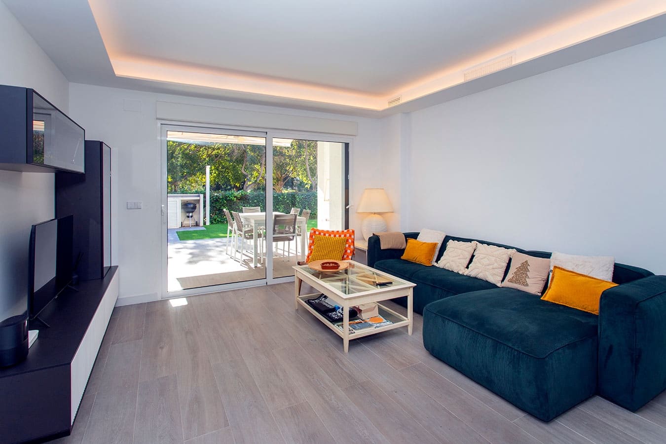 3 bedroom Bungalow for sale in Alicante / Alacant city with pool garage - € 599,000 (Ref: 9558797)