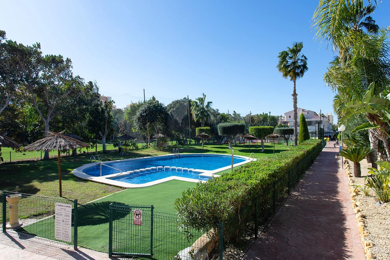 3 bedroom Bungalow for sale in Alicante / Alacant city with pool garage - € 599,000 (Ref: 9558797)