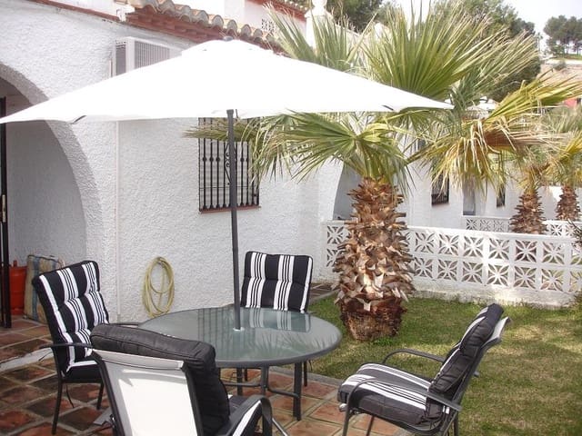 2 bedroom Townhouse for holiday rental in Almuñécar with pool garage - € 410 (Ref: 3095239)