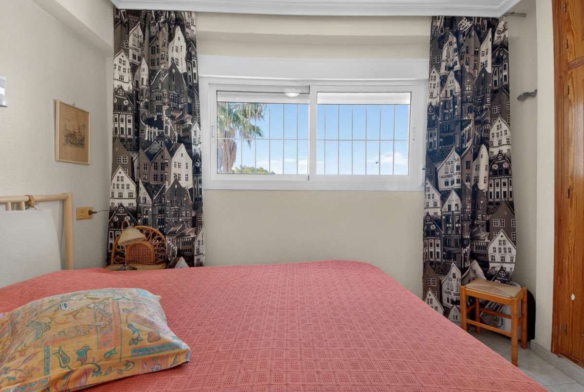 1 sovrum Lägenhet till salu i Orihuela Costa med pool - 149 900 € (Ref: 10003613)