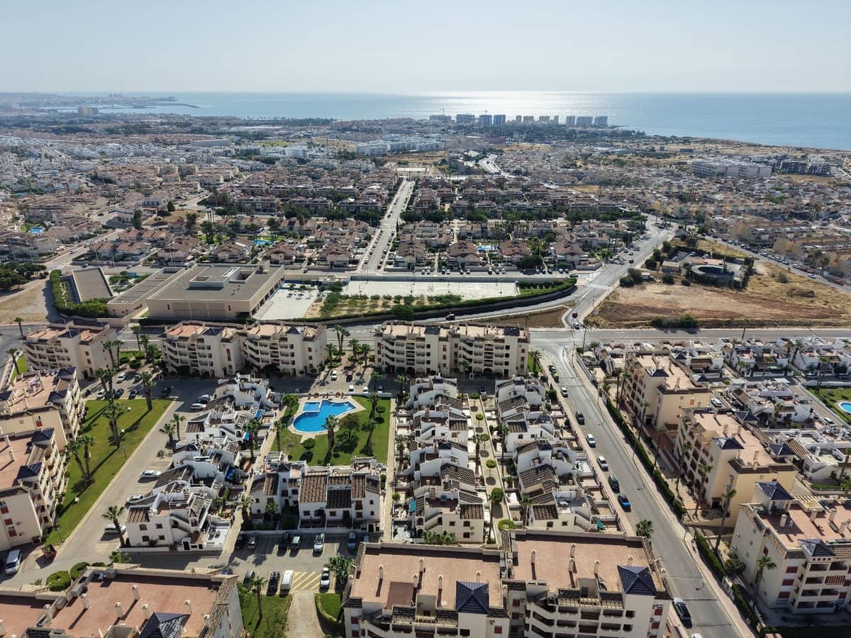 2 sovrum Lägenhet till salu i Playa Flamenca med pool garage - 205 000 € (Ref: 10006329)