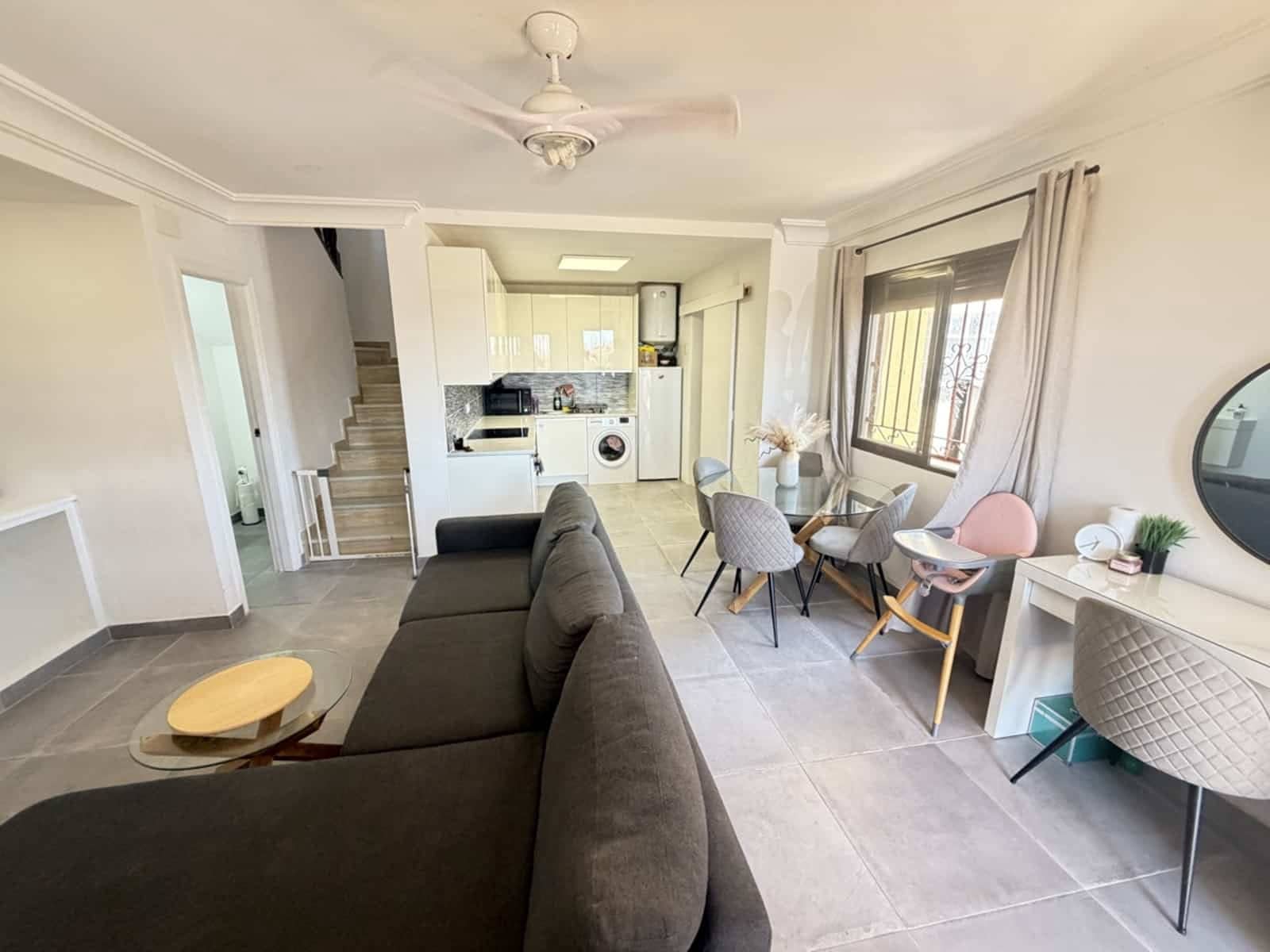 Chalet de 2 habitaciones en Villamartin en venta con piscina garaje - 218.000 € (Ref: 10006330)