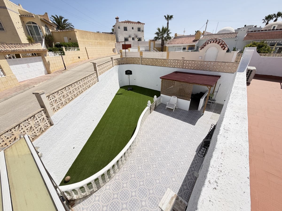 Bungalow de 2 habitaciones en Villamartin en venta - 209.995 € (Ref: 10008775)