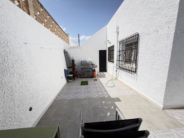 Bungalow de 2 habitaciones en Villamartin, Orihuela en venta - 209.995 € (Ref: 10008775)