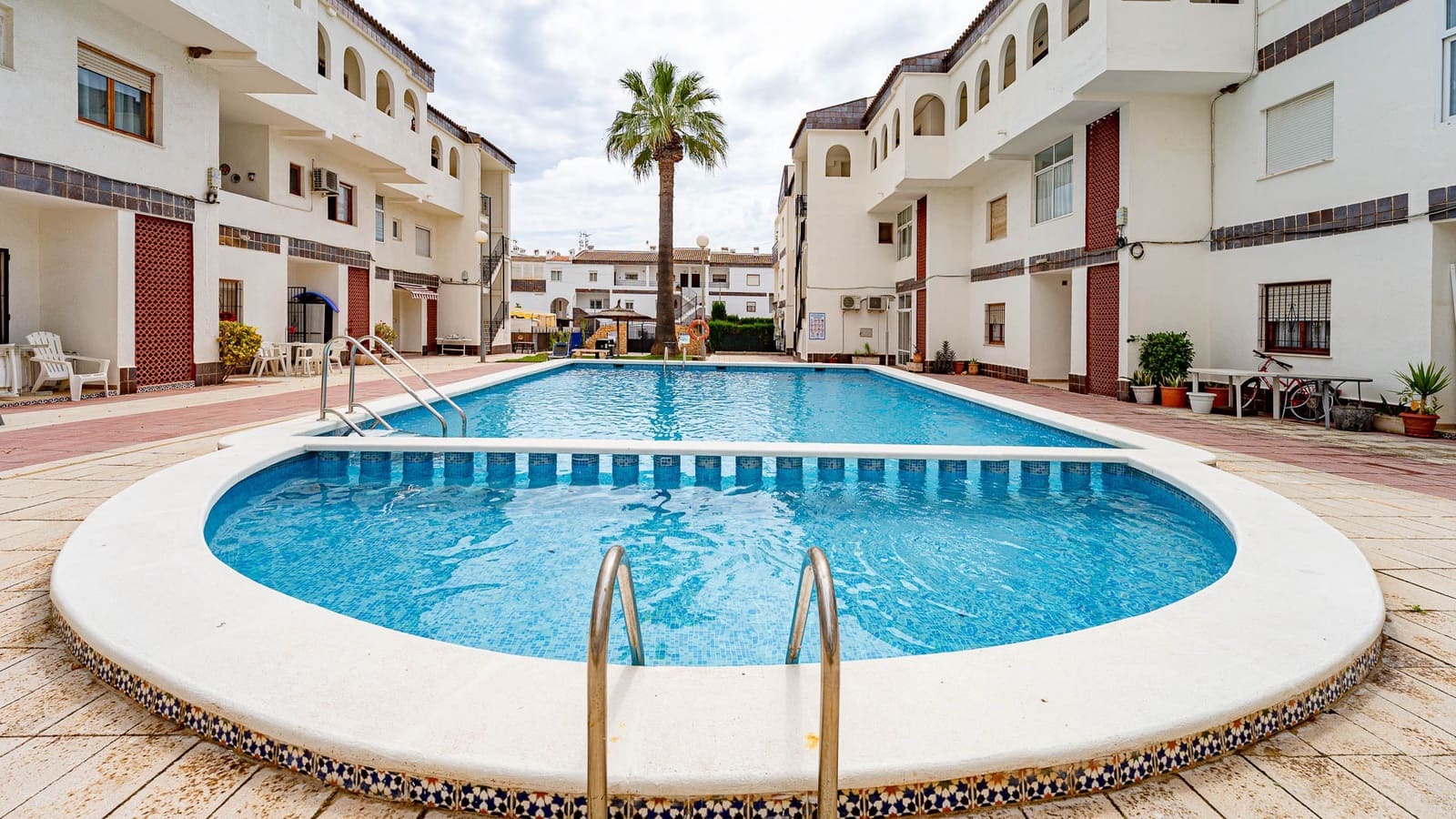 2 bedroom Apartment for sale in Punta Prima with pool - € 170,000 (Ref: 10015220)