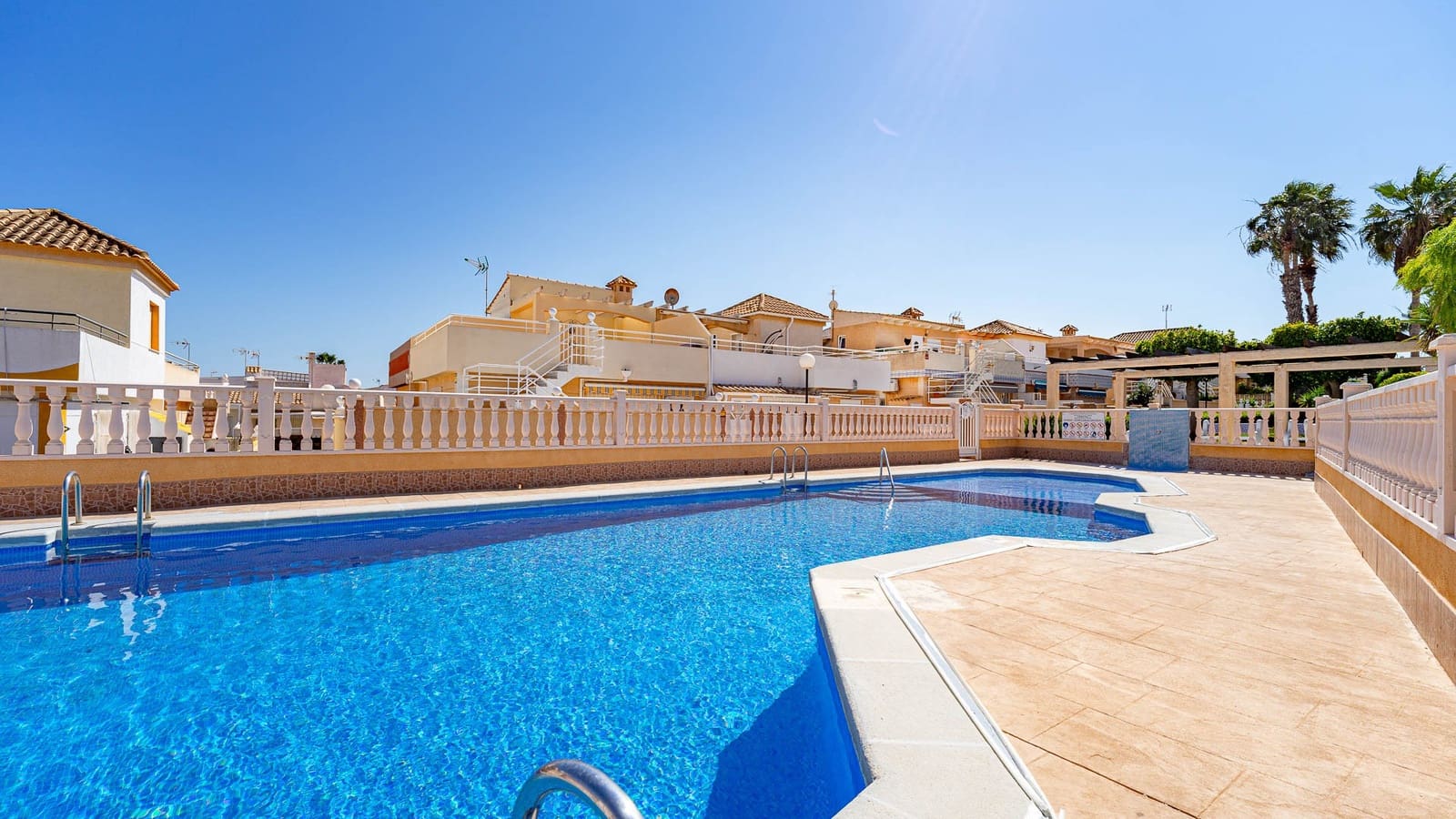 2 soveværelse Rækkehus til salg i Los Altos med swimmingpool - € 165.000 (Ref: 10020380)