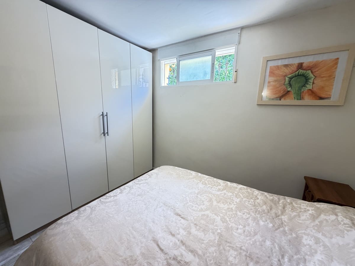 Chalet de 4 habitaciones en Villamartin en venta con piscina - 389.995 € (Ref: 10037131)