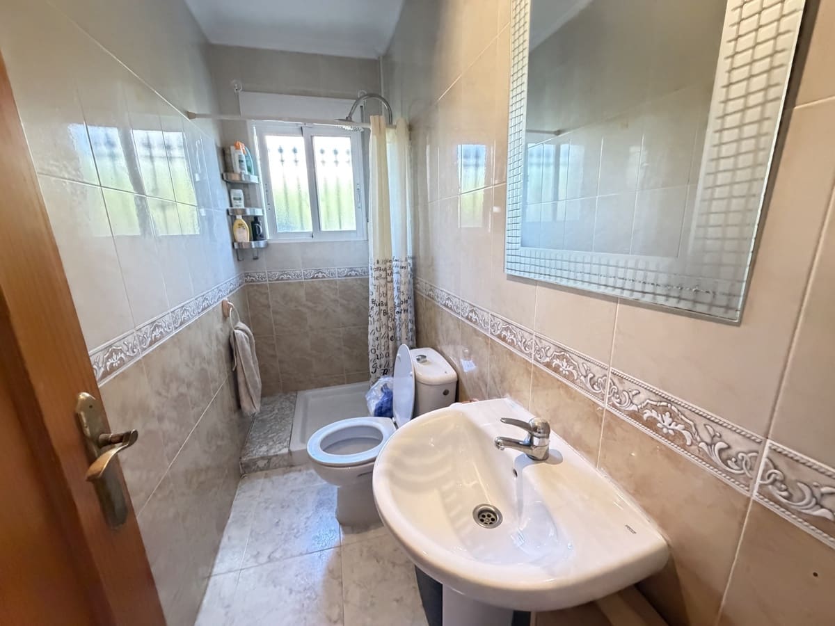 Chalet de 4 habitaciones en Villamartin en venta con piscina - 389.995 € (Ref: 10037131)