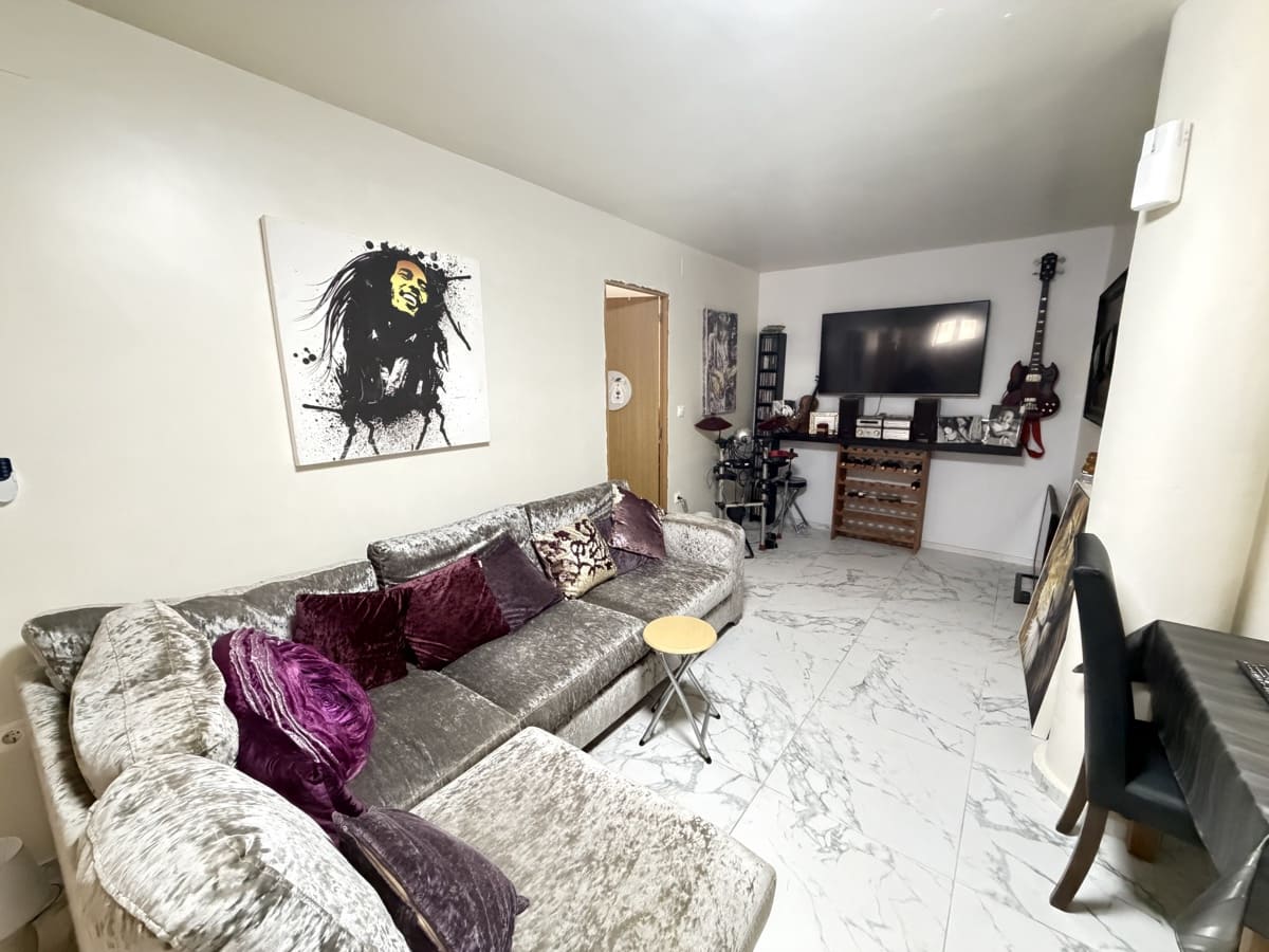 Chalet de 4 habitaciones en Villamartin en venta con piscina - 389.995 € (Ref: 10037131)