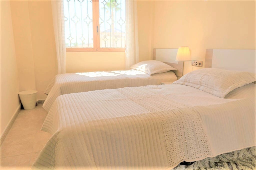 3 bedroom Villa for sale in Filipinas with pool - € 390,000 (Ref: 10161216)