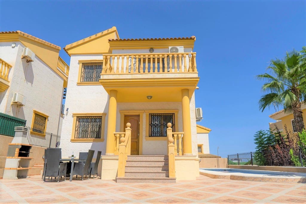 3 bedroom Villa for sale in Filipinas with pool - € 390,000 (Ref: 10161216)