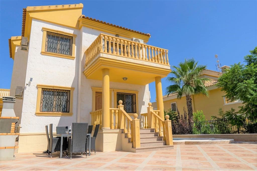 3 bedroom Villa for sale in Filipinas with pool - € 390,000 (Ref: 10161216)