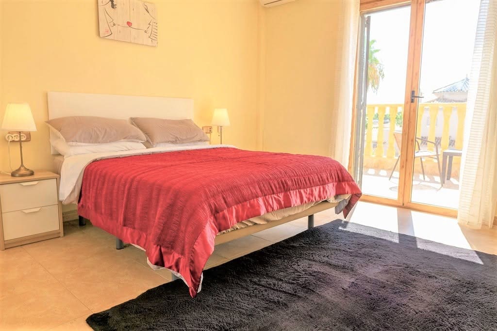 3 bedroom Villa for sale in Filipinas with pool - € 390,000 (Ref: 10161216)