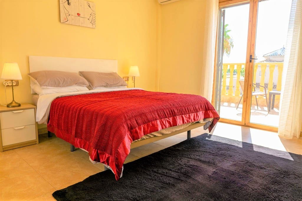 3 bedroom Villa for sale in Filipinas with pool - € 390,000 (Ref: 10161216)