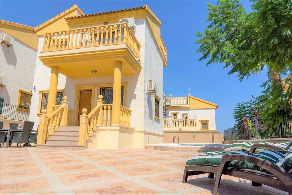 3 bedroom Villa for sale in Filipinas with pool - € 390,000 (Ref: 10161216)