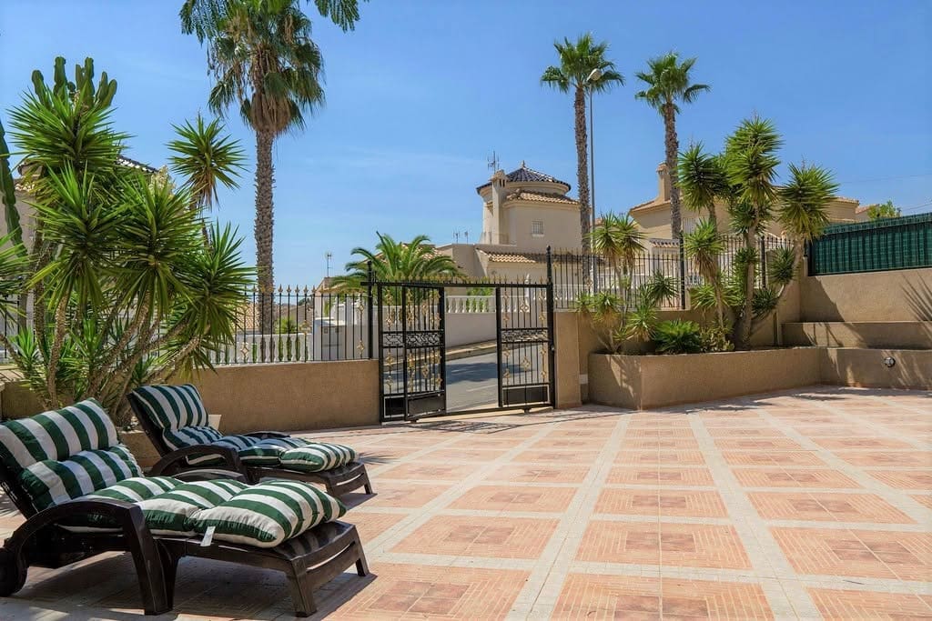 3 bedroom Villa for sale in Filipinas with pool - € 390,000 (Ref: 10161216)
