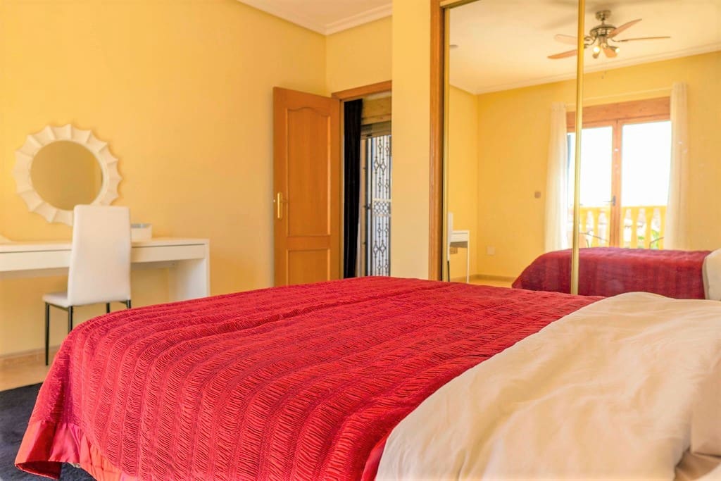 3 bedroom Villa for sale in Filipinas with pool - € 390,000 (Ref: 10161216)