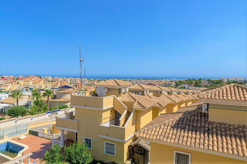 3 bedroom Villa for sale in Filipinas with pool - € 390,000 (Ref: 10161216)
