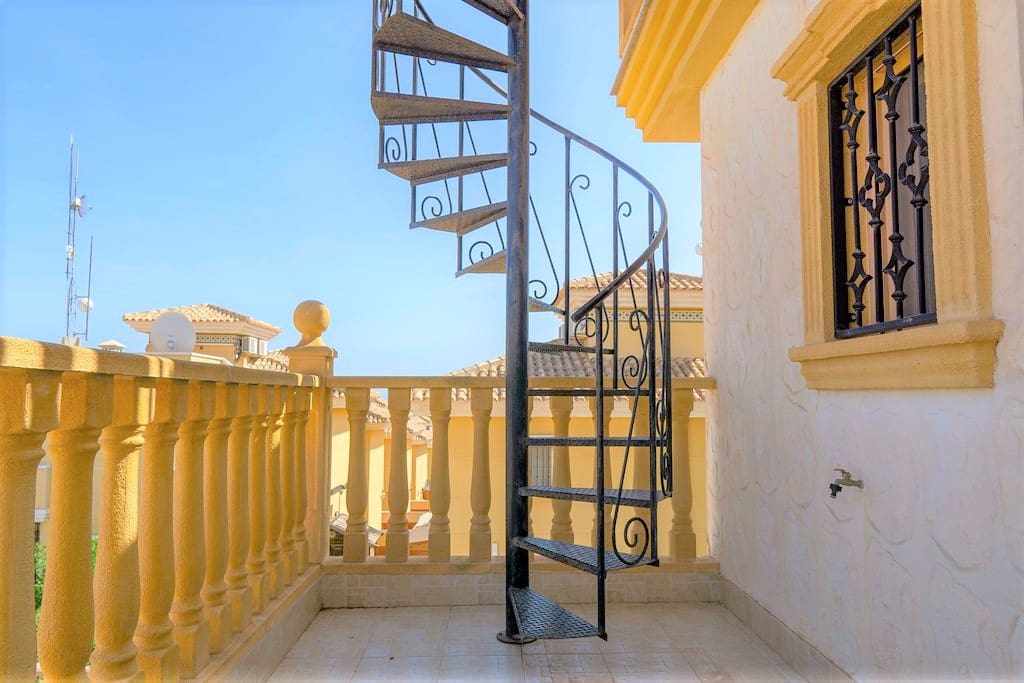 3 bedroom Villa for sale in Filipinas with pool - € 390,000 (Ref: 10161216)