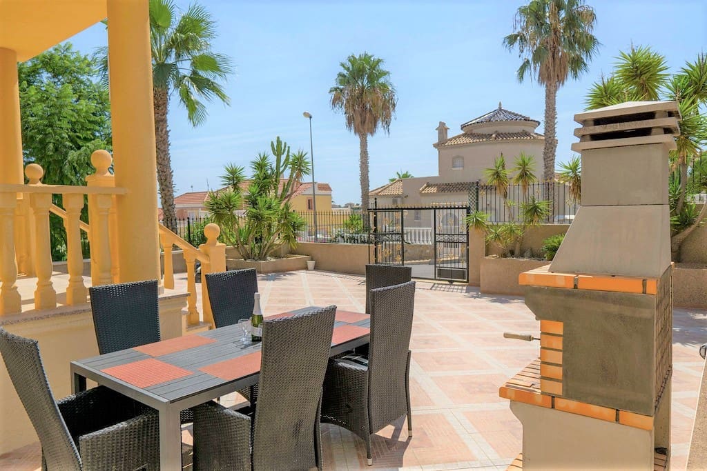 3 bedroom Villa for sale in Filipinas with pool - € 390,000 (Ref: 10161216)