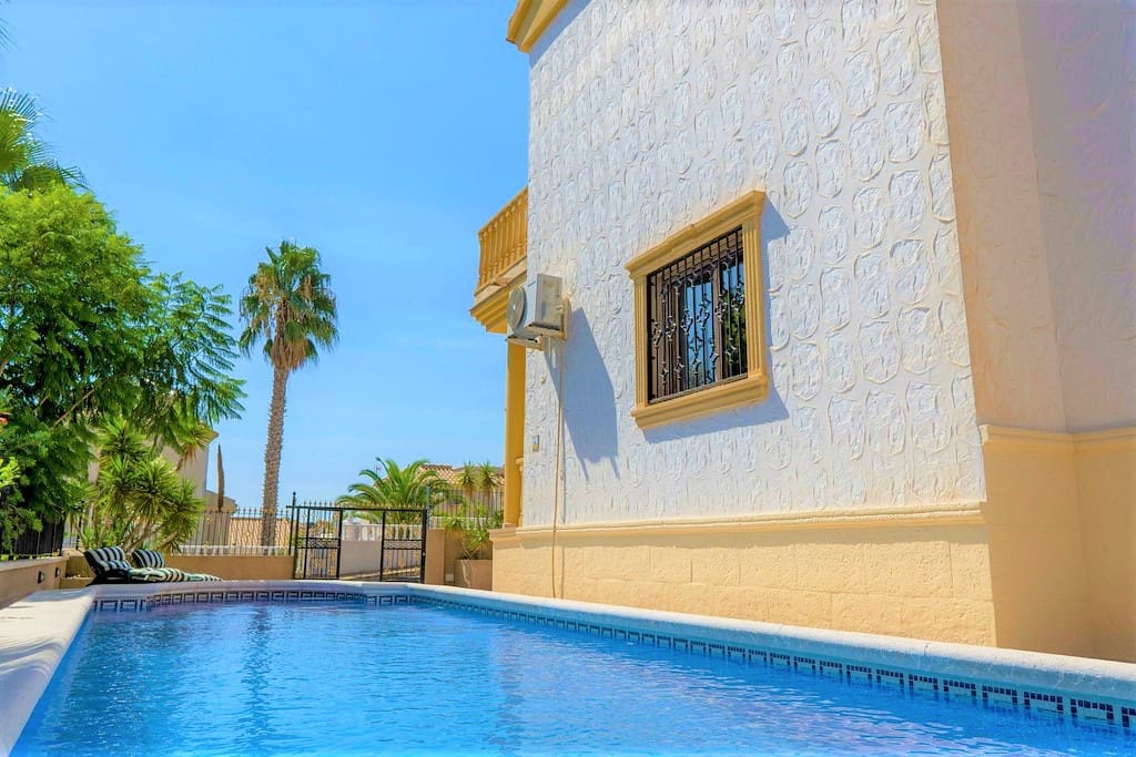 3 bedroom Villa for sale in Filipinas with pool - € 390,000 (Ref: 10161216)