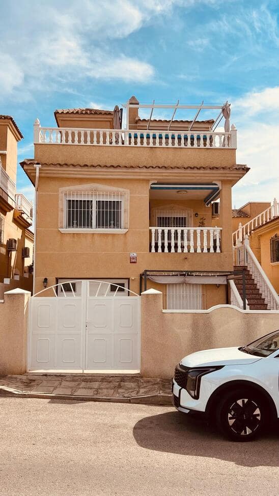 3 bedroom Villa for sale in Villamartin with pool garage - € 299,950 (Ref: 10168390)