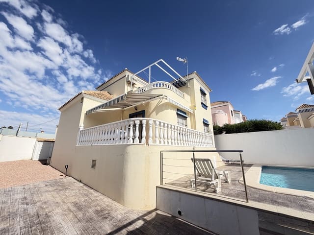 3 soveværelse Villa til salg i Villamartin, Orihuela med swimmingpool garage - € 364.995 (Ref: 10168391)