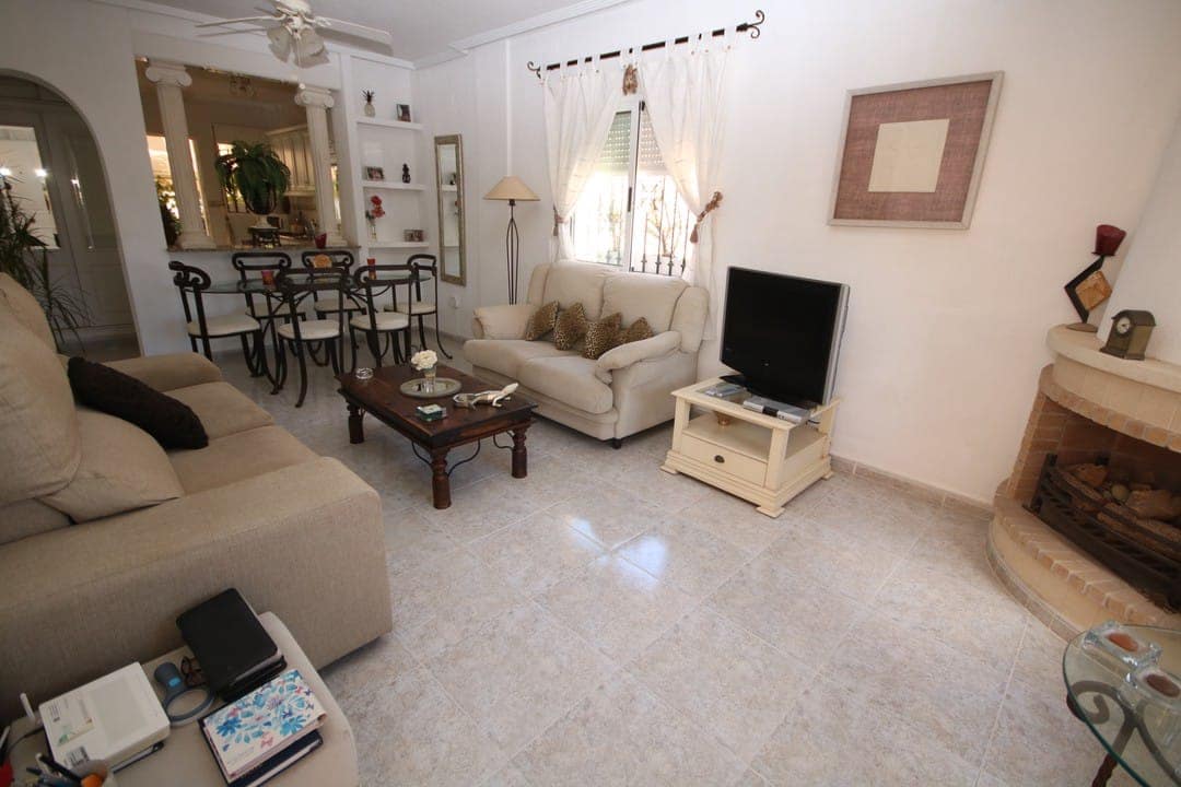 3 soveværelse Villa til salg i Villamartin med swimmingpool garage - € 295.000 (Ref: 8610532)