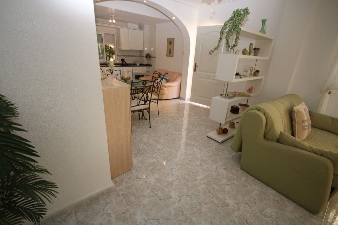 3 soveværelse Villa til salg i Villamartin med swimmingpool garage - € 295.000 (Ref: 8610532)