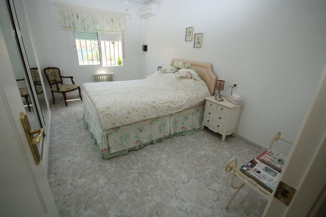 3 soveværelse Villa til salg i Villamartin med swimmingpool garage - € 295.000 (Ref: 8610532)