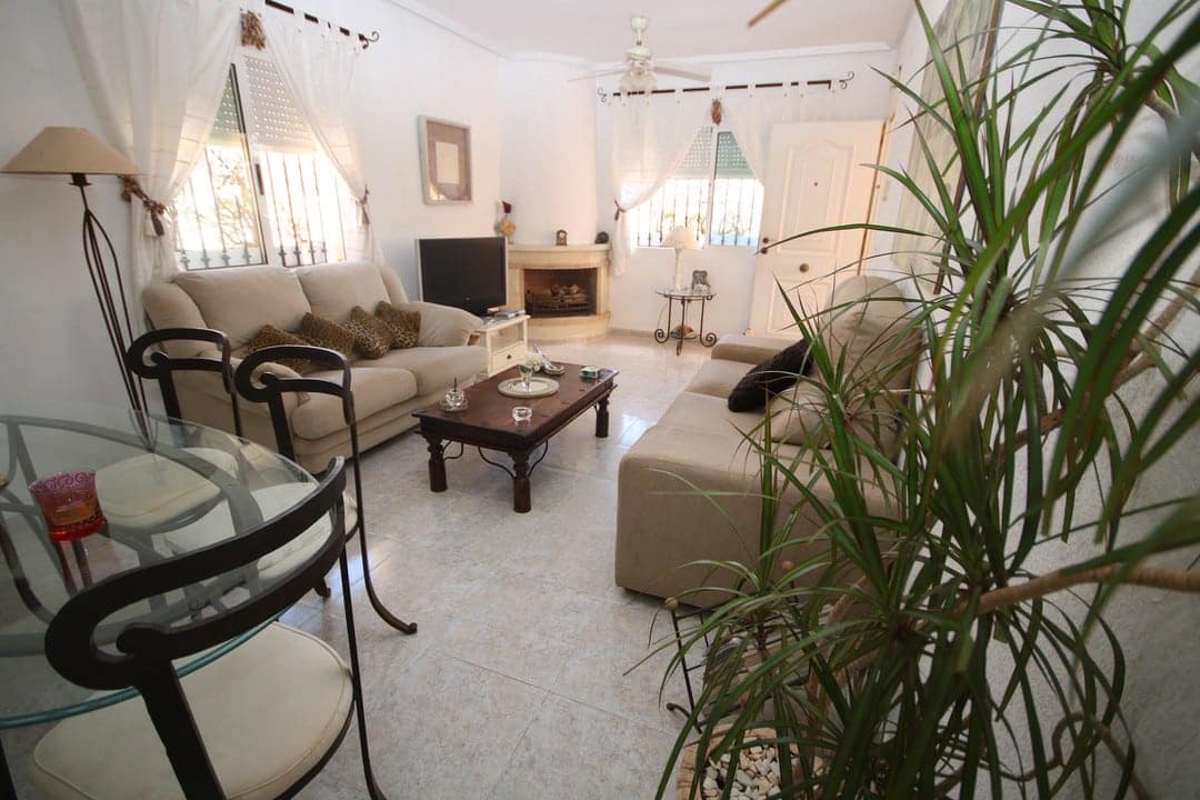 3 soveværelse Villa til salg i Villamartin med swimmingpool garage - € 295.000 (Ref: 8610532)