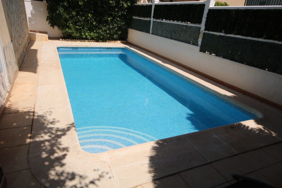 3 soveværelse Villa til salg i Villamartin med swimmingpool garage - € 295.000 (Ref: 8610532)