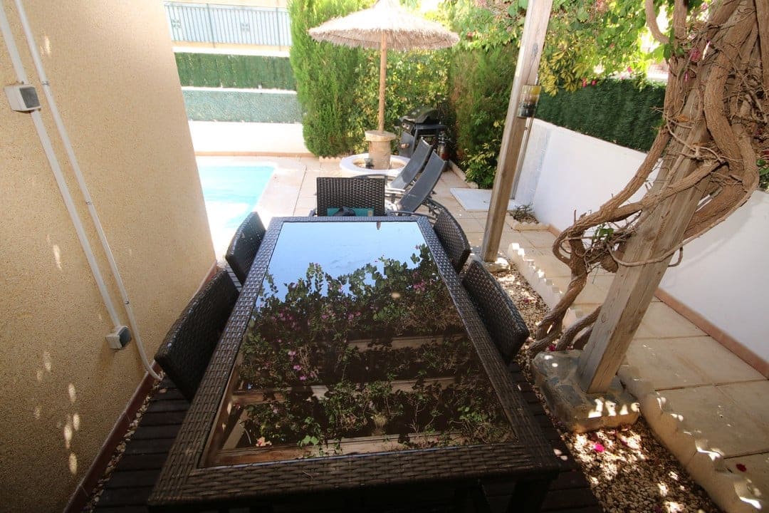 3 soveværelse Villa til salg i Villamartin med swimmingpool garage - € 295.000 (Ref: 8610532)